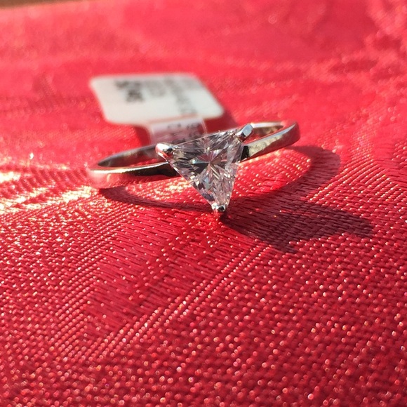 Jewelry - 🎓Sterling Silver Diamond ring